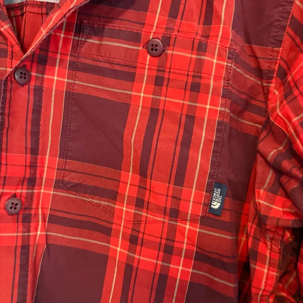 The North Face Red And‎ Burgundy Plaid Button Down Shirt Size Medium
